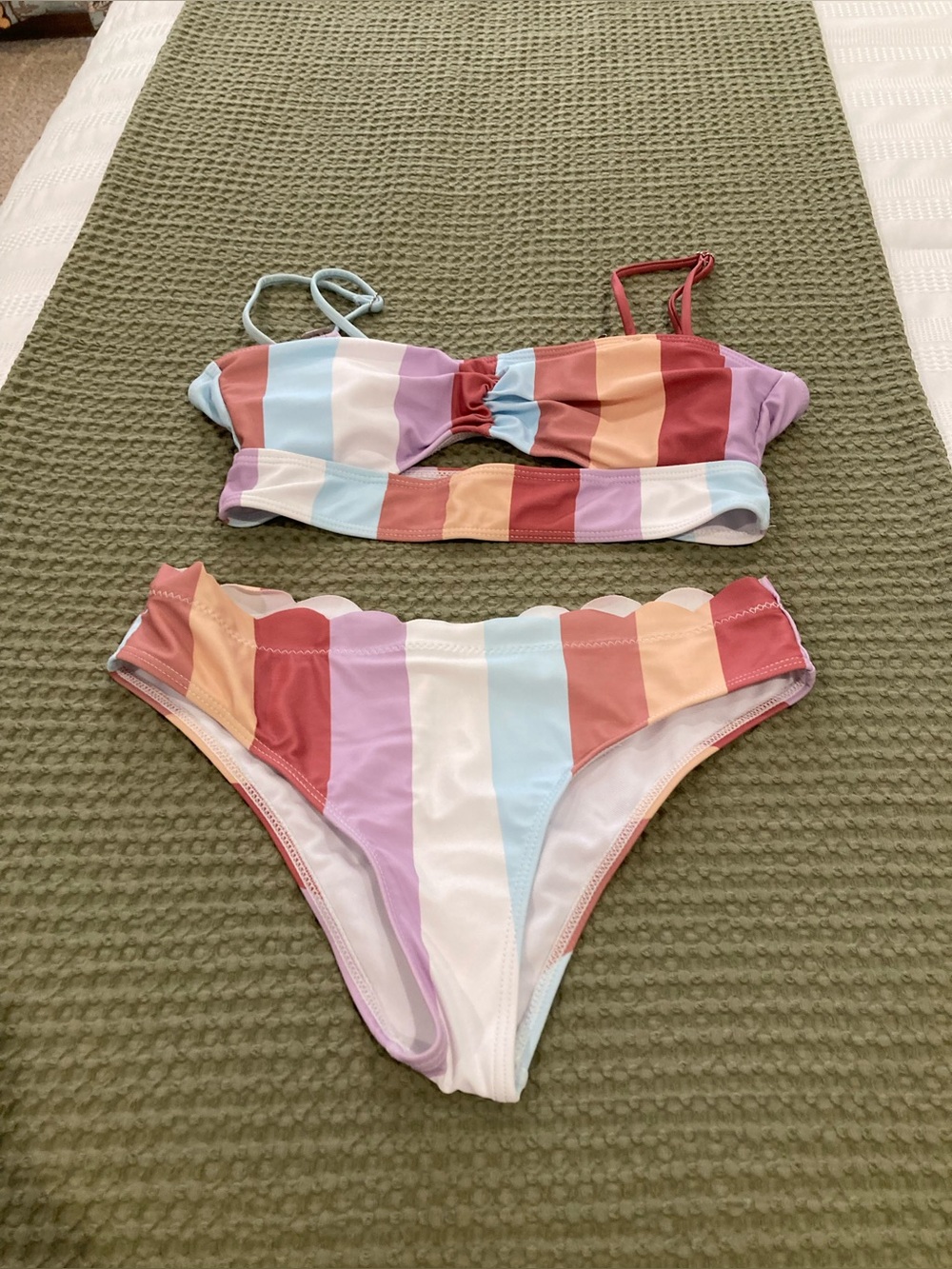 Women Multicolored Stripe Cut-Out Scallop bandeau Bikini Swimsuit purple red s